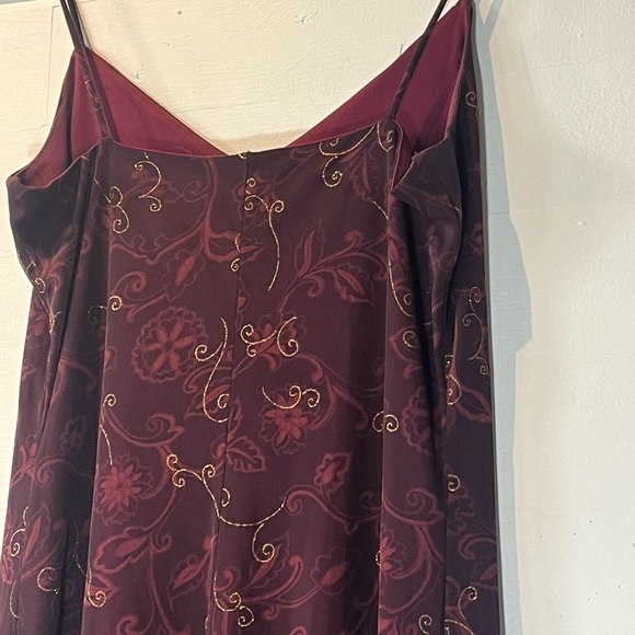 I.N. San Francisco lined handkerchief hem cocktail dress in burgundy with gold - Picture 7 of 15